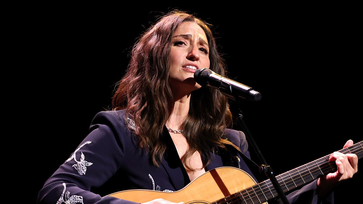 Sara Bareilles lançará nova música pela primeira vez em 7 anos: ‘Home’ será lançado na quarta-feira! – Just Jared – Notícias e fofocas sobre celebridades
