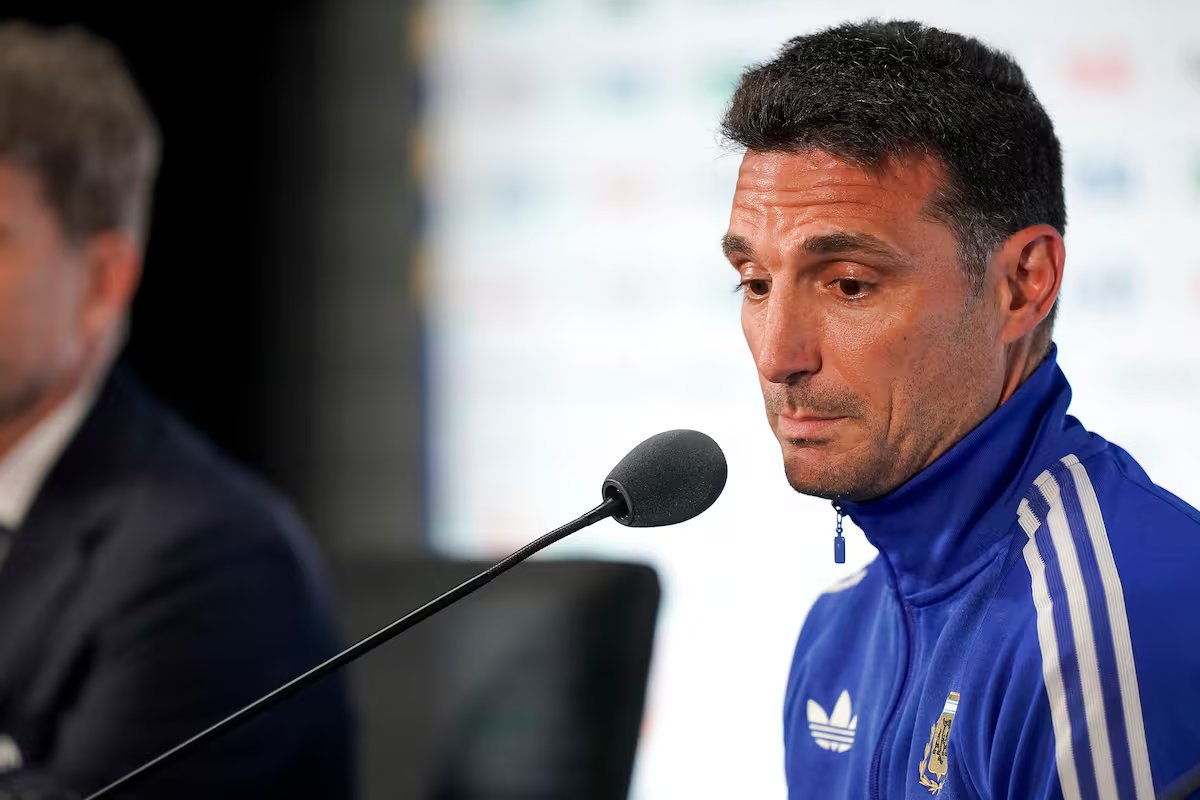 Scalloni falou sobre a semana de Messi. “O grupo é quem faz as coisas avançarem, sejam elas boas ou ruins”