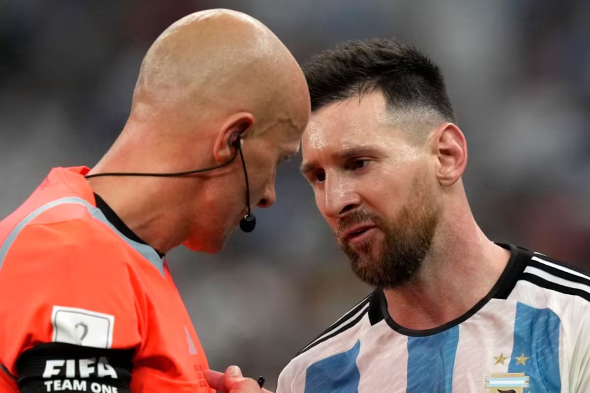 Shimon Marciniak será o árbitro da estreia da Argentina contra a Argélia na Copa do Mundo de 2026.
