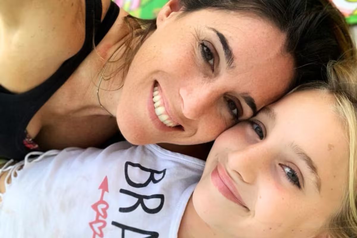 Soledad Pastoruti comemorou os 16 anos da filha Antonia e mostrou como ela está hoje.