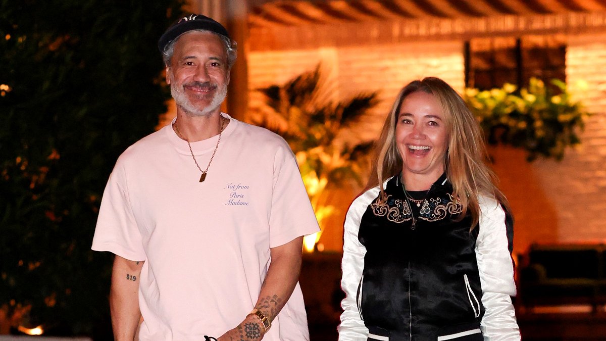 Taika Waititi foi vista em uma noitada com a colaboradora Rachel Forman – Just Jared – Notícias e fofocas de celebridades