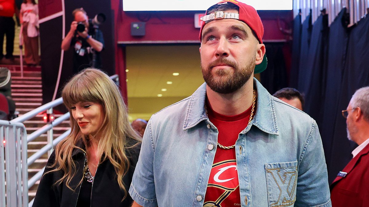 Taylor Swift faz aparição surpresa em ‘New Heights’ em vídeo hilariante com Travis Kelce – Just Jared – Celebrity News & Gossip