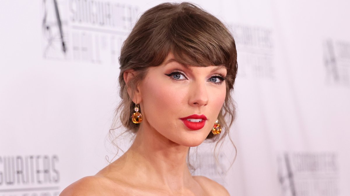 Taylor Swift faz discurso emocionante de 21 minutos no Hall da Fama dos compositores – assista às suas melhores citações! – Just Jared – Notícias e fofocas sobre celebridades