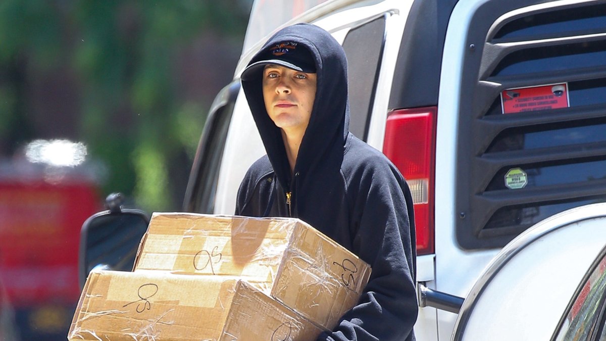 Timothee Chalamet faz tarefas em Nova York antes do jogo 3 das finais da NBA de 2026 para torcer pelos Knicks – Just Jared – Celebrity News & Gossip
