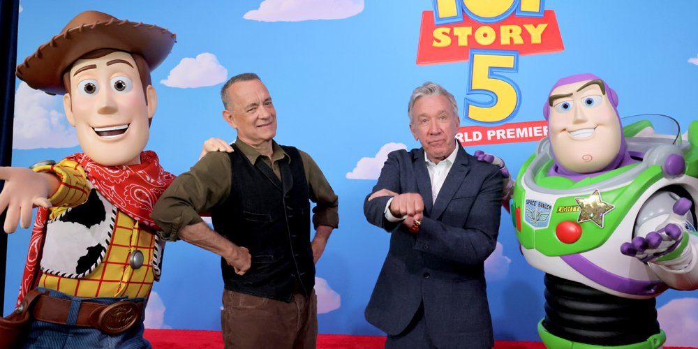 Tom Hanks e Tim Allen posam com Woody e Buzz na estreia de ‘Toy Story 5’ em Los Angeles – Just Jared – Celebrity News & Gossip