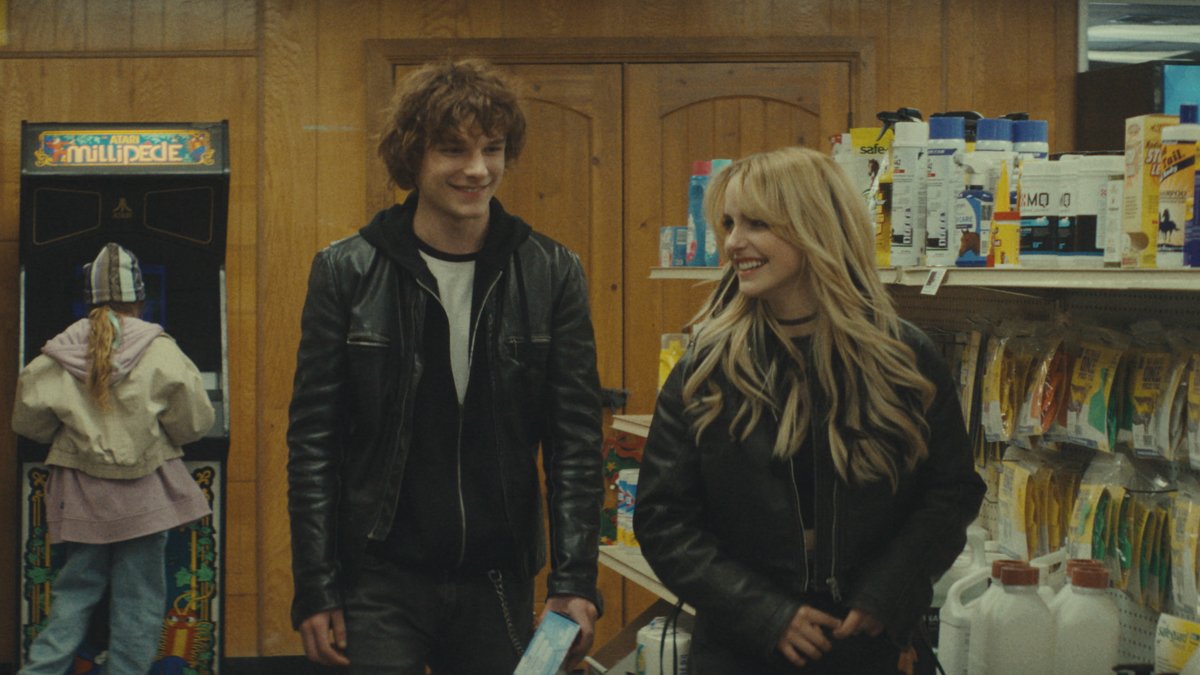 Trailer de ‘NIMRODS’: Mason Thames e sua namorada McKenna Grace estrelam uma comédia inspirada no Green Day – Just Jared – Notícias e fofocas de celebridades