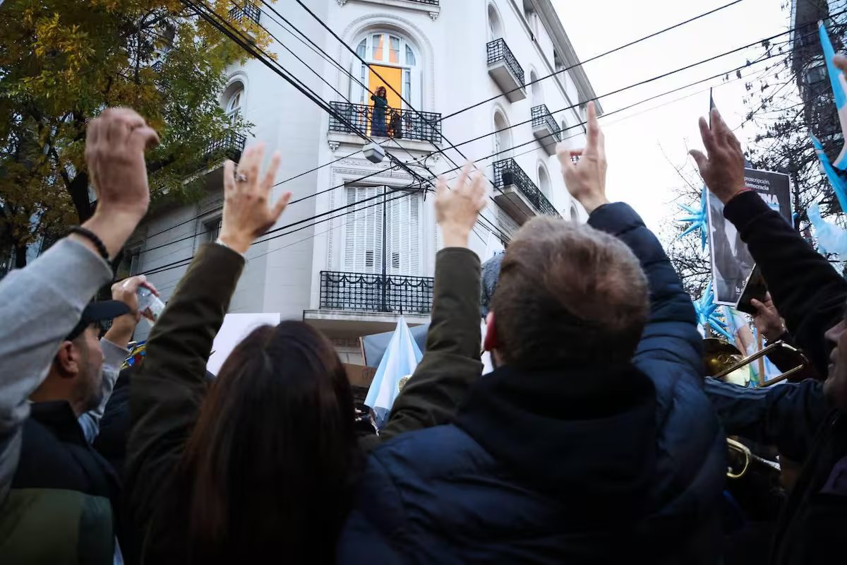 Um ano após o veredicto de Christina Kirchner, o Kirchnerismo muda-se para San Jose 1111